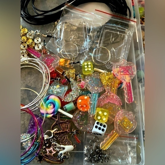 DIY keychain/jewelry bundle….Bangle’s, keychains, Necklaces, various charms - Picture 1 of 4